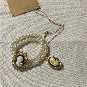 Cameo pearl and Cream Bracelet & necklace with Elegant Design‎